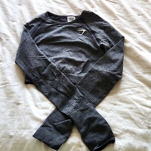 Great condition long sleeved cropped workout shirt